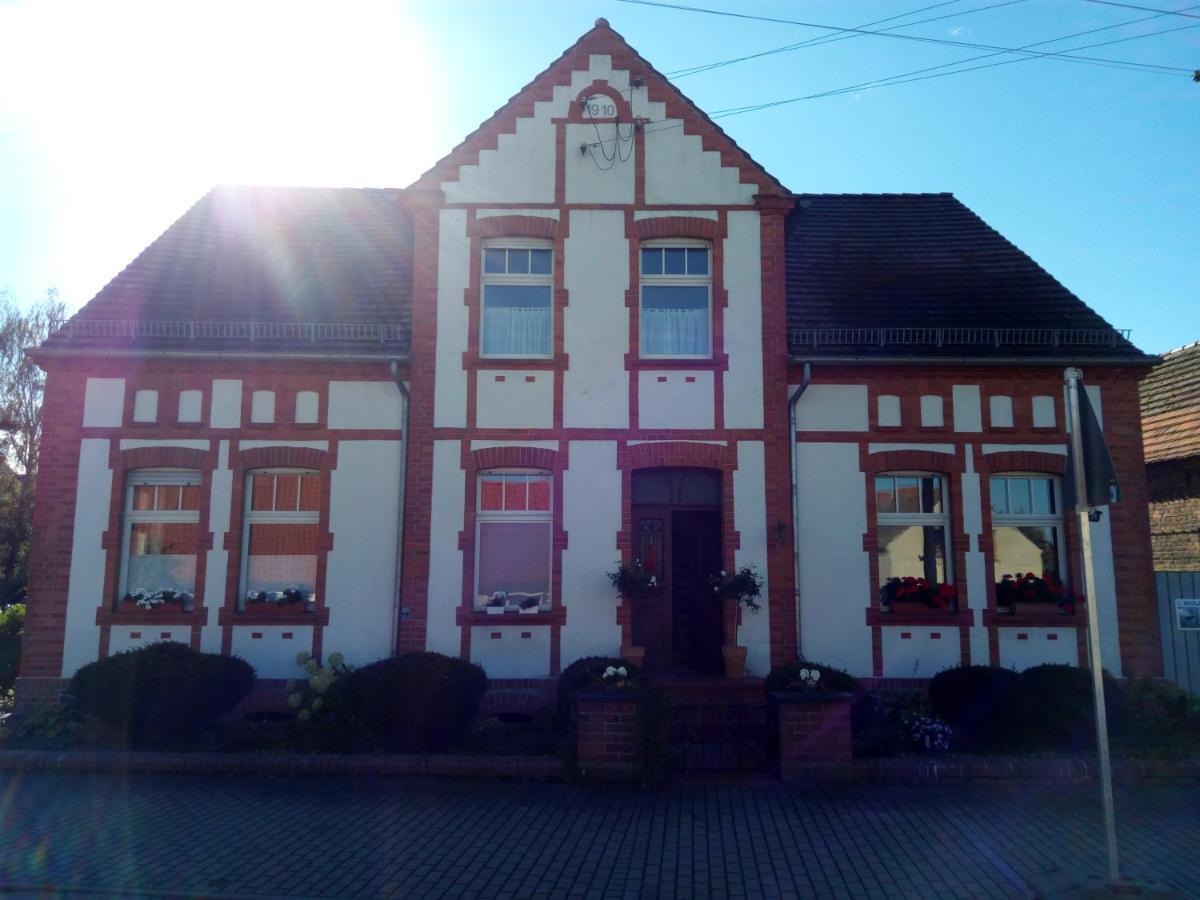 Am Lindenplatz Bed & Breakfast Crinitz Exterior photo